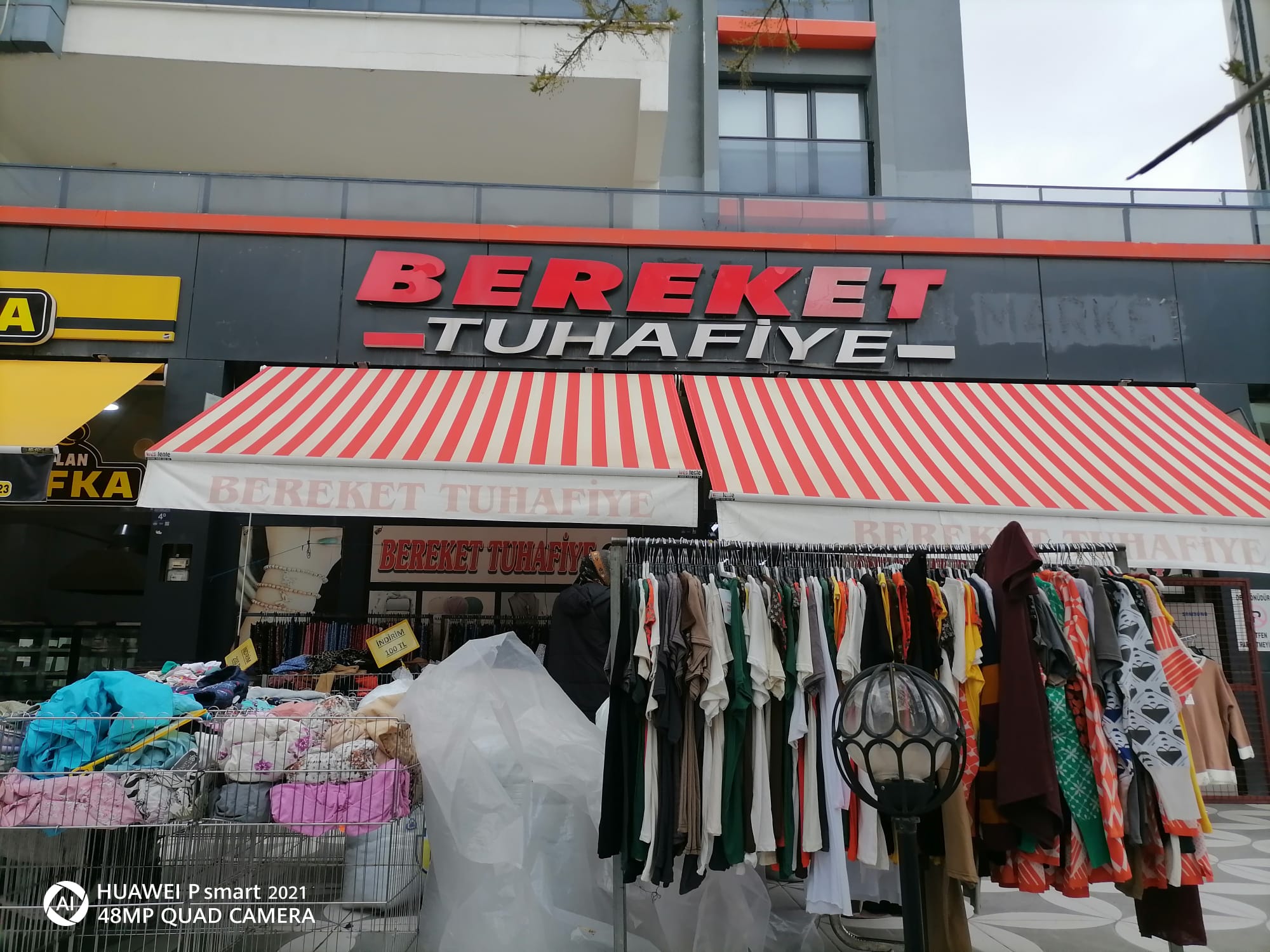 BEREKET TUHAFİYE